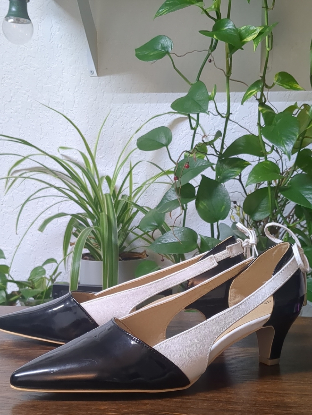 Elegant Two-Tone Slingback Kitten Heels in Black and White 9M